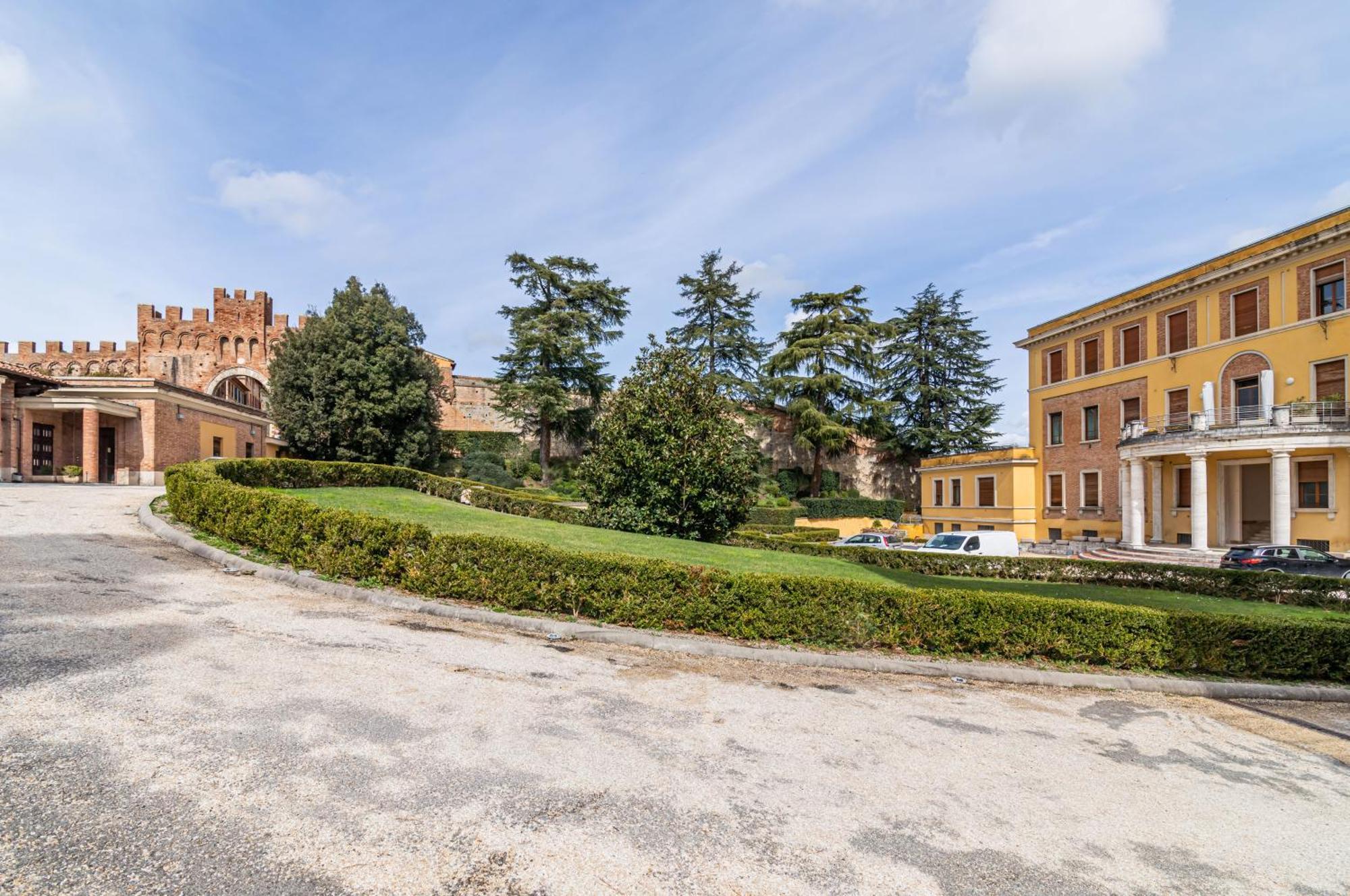 Porta Tufi Luxury Apartment With Private Parking! Siena Exterior foto